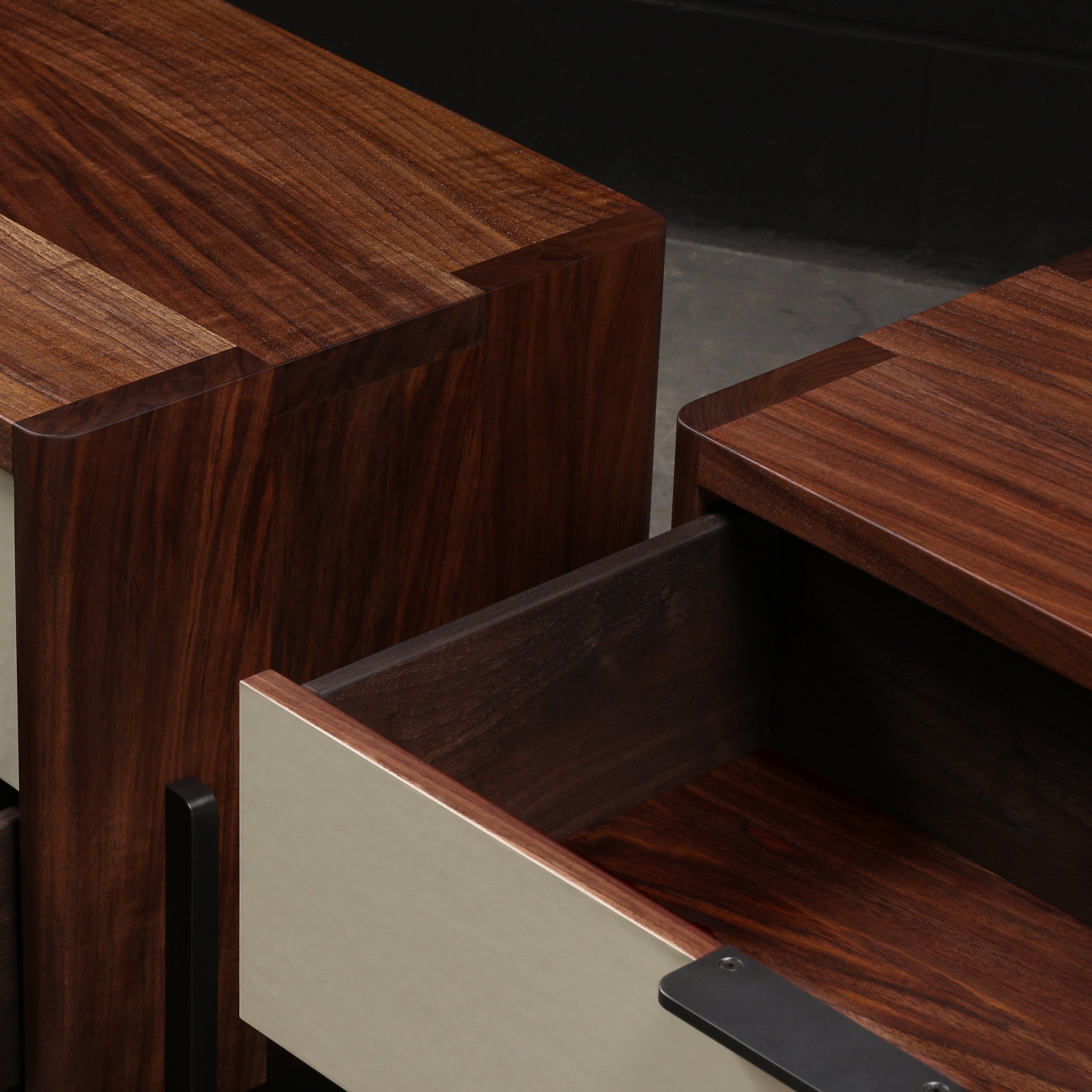Dreyfus Nightstand (36L)