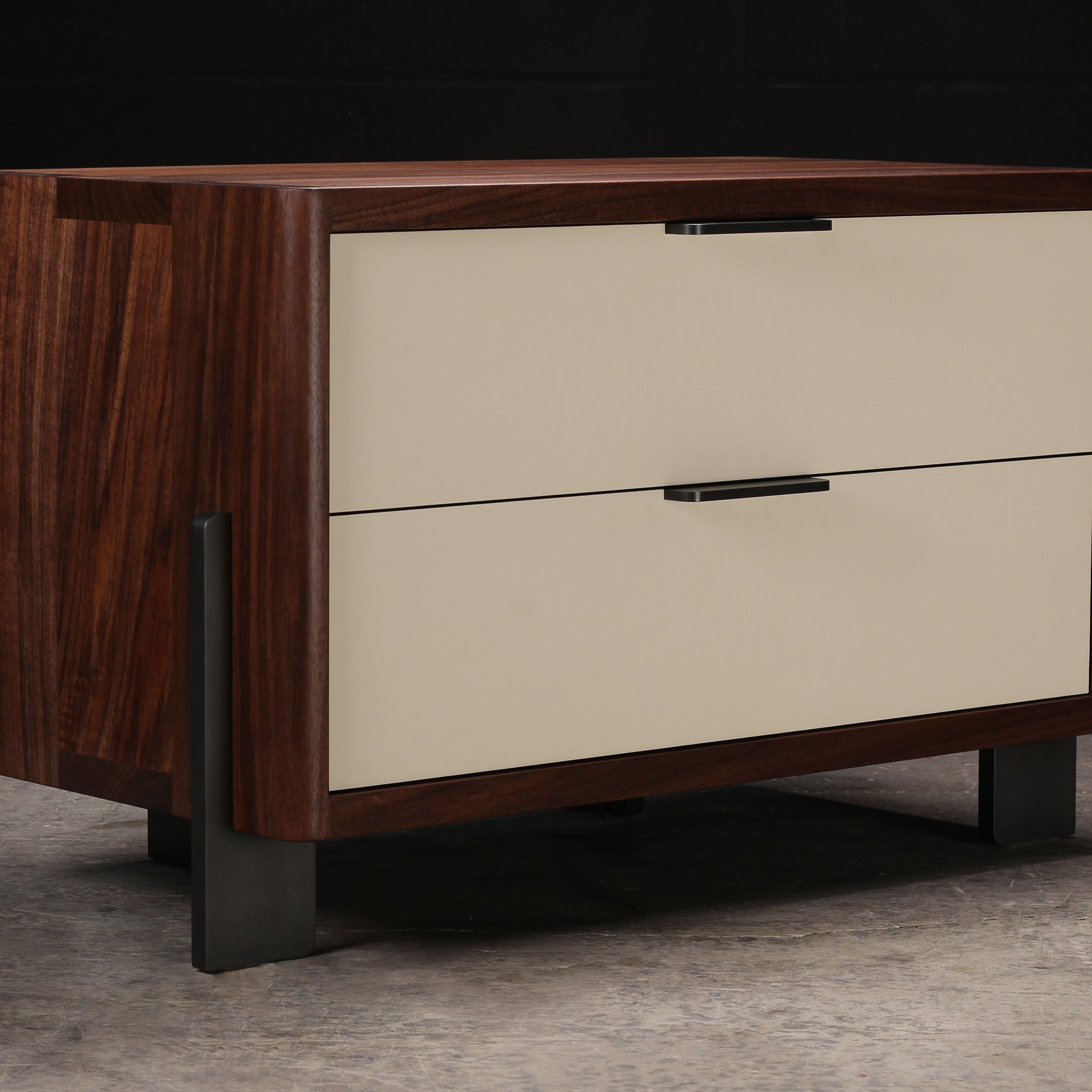 Dreyfus Nightstand (36L)