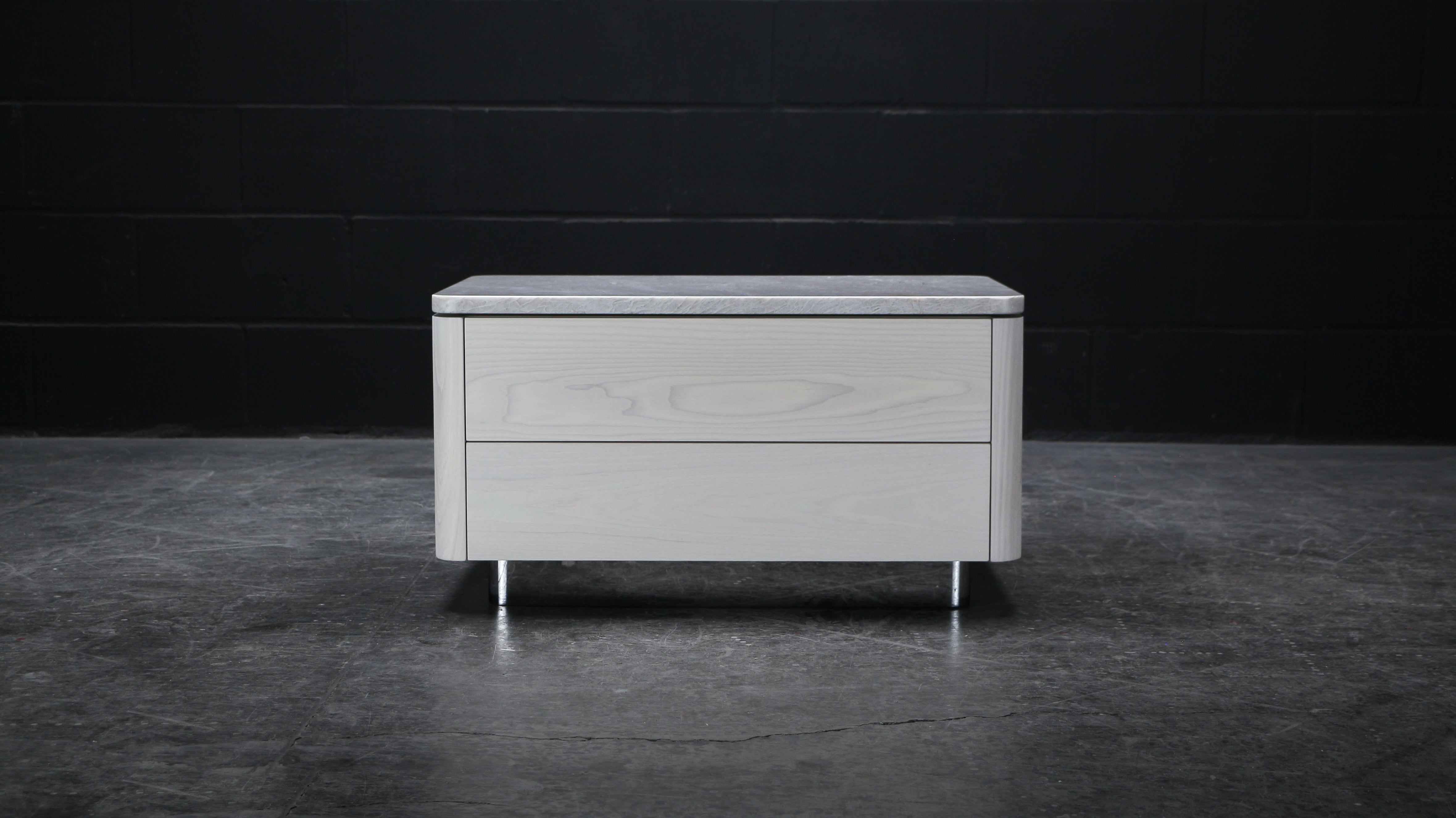 【専用】BEDSIDEDRAMA　Asymmetric right coat Zoë Nightstand | AMBROZIA – AMBROZIA Furniture